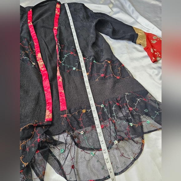 Beautiful Flowy Kimono 🌹 - Picture 3 of 6